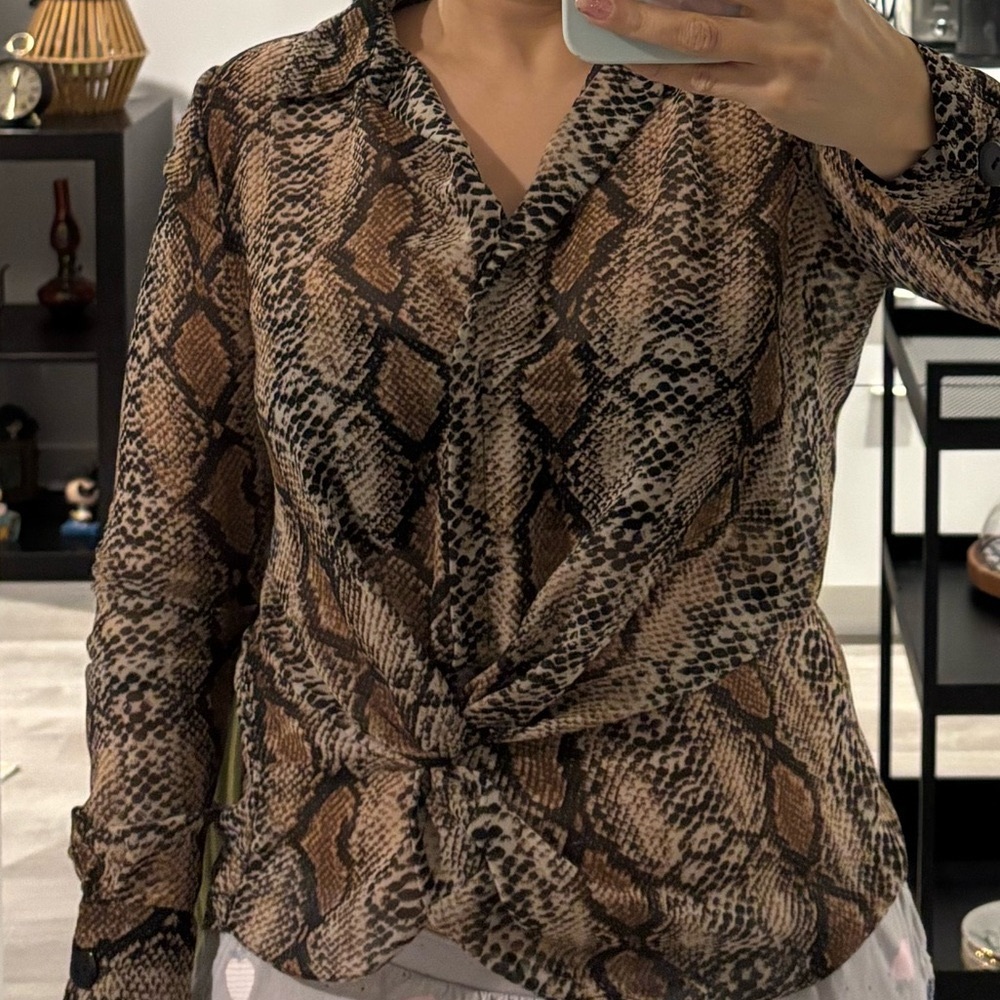 Noisy may Brown Snake Print blouse( like new condition)